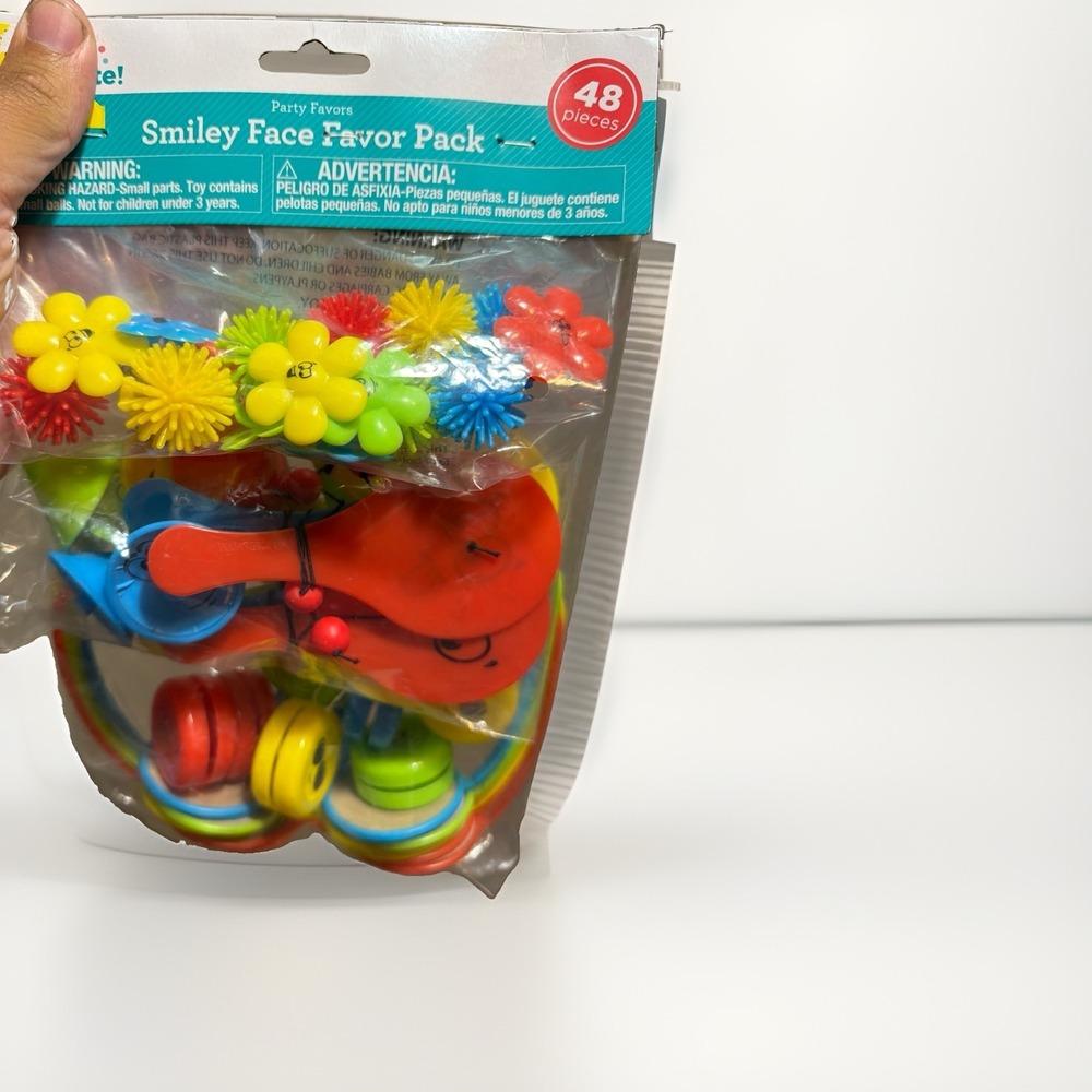 Way to Celebrate Smiley Face Favor Pack 48 Pieces Yo-Yos Glasses Party New